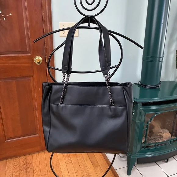 NWT Simply Vera Vera Wang Black Rockbridge Faux Leather Large Chain Tote Bag